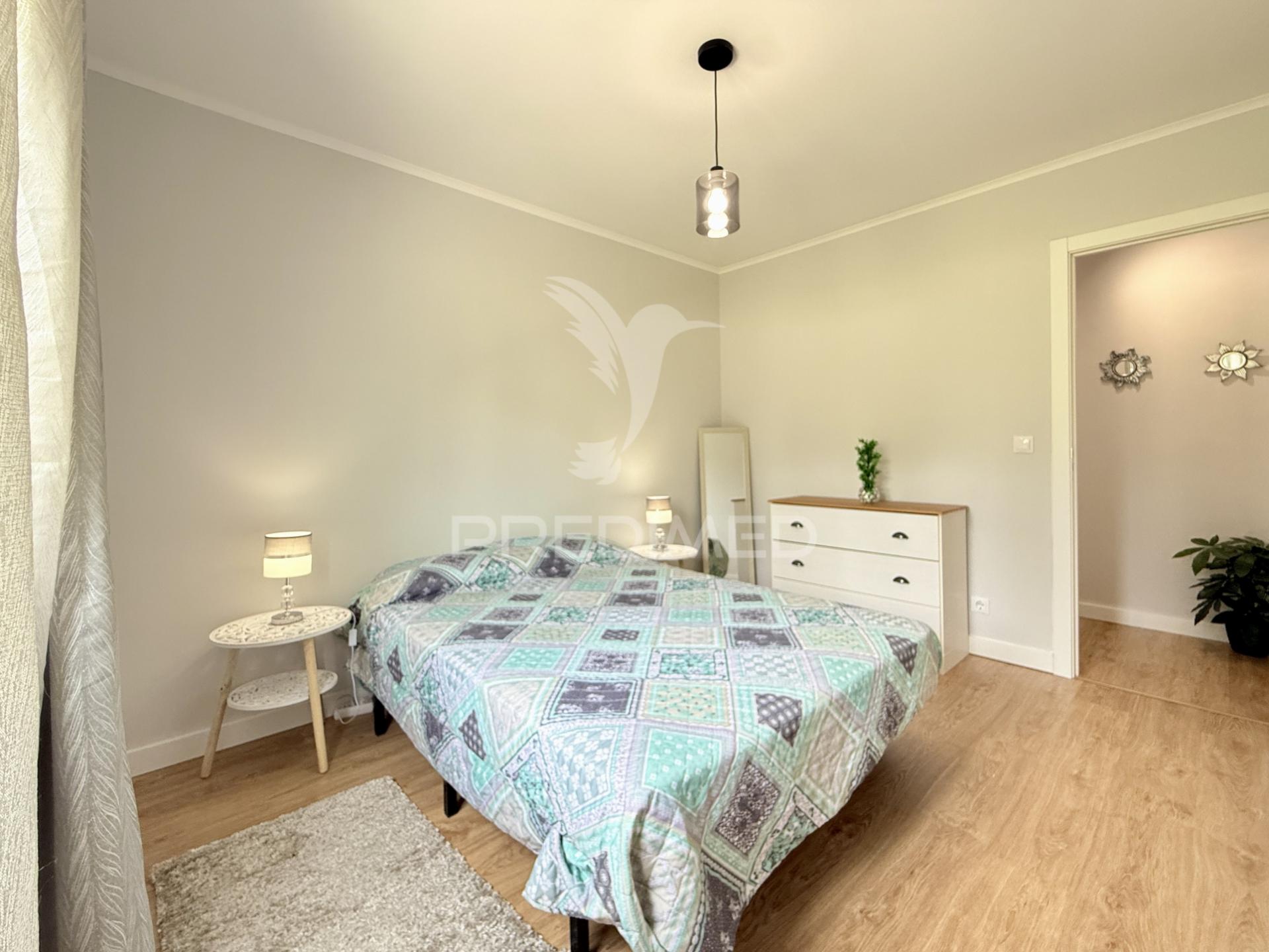 Apartamento t2 novo a estrear na caparica | totalmente renovado e mobilado | a 5 minutos das praias d
<!DOCTYPE html>
<html lang=