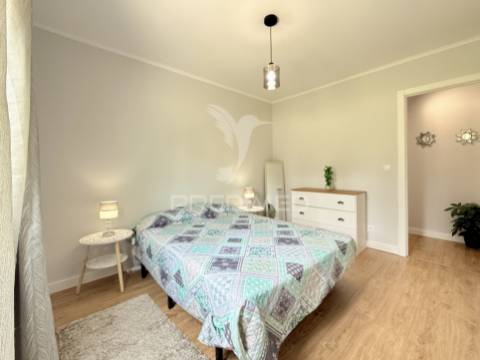 Apartamento t2 novo a estrear na caparica | totalmente renovado e mobilado | a 5 minutos das praias da costa da caparica
