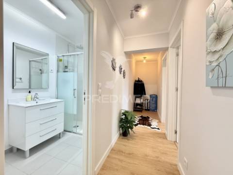Apartamento t2 novo a estrear na caparica | totalmente renovado e mobilado | a 5 minutos das praias da costa da caparica