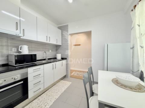 Apartamento t2 novo a estrear na caparica | totalmente renovado e mobilado | a 5 minutos das praias da costa da caparica
