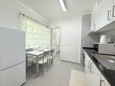 Apartamento t2 novo a estrear na caparica | totalmente renovado e mobilado | a 5 minutos das praias da costa da caparica