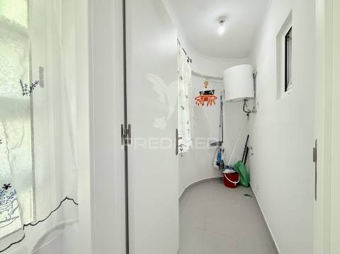 Apartamento t2 novo a estrear na caparica | totalmente renovado e mobilado | a 5 minutos das praias da costa da caparica