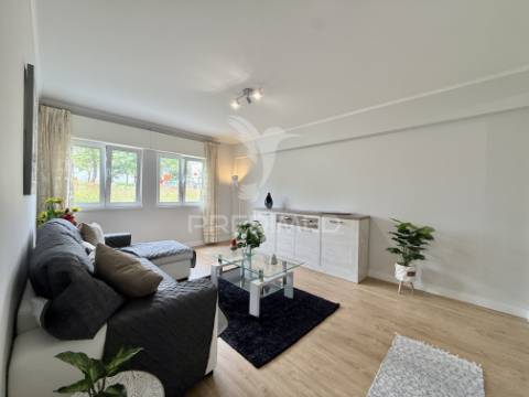 Apartamento t2 novo a estrear na caparica | totalmente renovado e mobilado | a 5 minutos das praias da costa da caparica