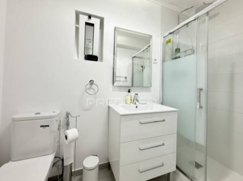 Apartamento t2 novo a estrear na caparica | totalmente renovado e mobilado | a 5 minutos das praias da costa da caparica