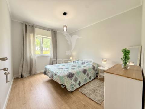 Apartamento t2 novo a estrear na caparica | totalmente renovado e mobilado | a 5 minutos das praias da costa da caparica