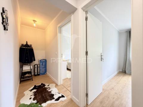 Apartamento t2 novo a estrear na caparica | totalmente renovado e mobilado | a 5 minutos das praias da costa da caparica