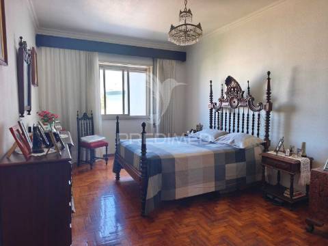Apartamento t4 em paço de arcos | excelente localização