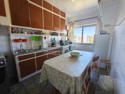Apartamento t4 em paço de arcos | excelente localização