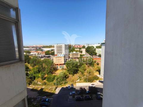 Apartamento t4 em paço de arcos | excelente localização
