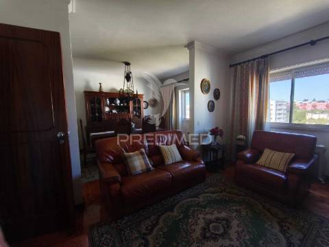 Apartamento t4 em paço de arcos | excelente localização