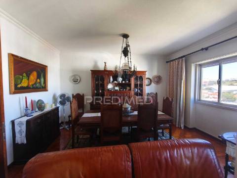 Apartamento t4 em paço de arcos | excelente localização