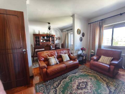 Apartamento t4 em paço de arcos | excelente localização