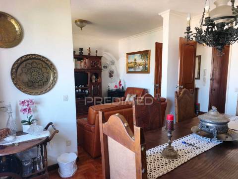 Apartamento t4 em paço de arcos | excelente localização