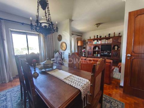 Apartamento t4 em paço de arcos | excelente localização