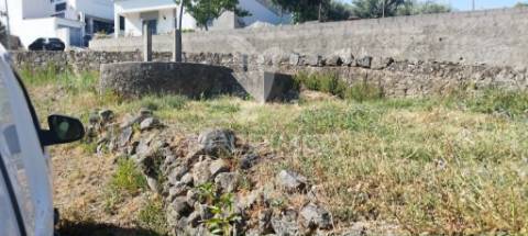 Terreno rústico praticamente dentro da localidade