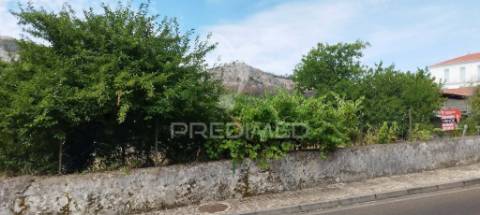 Conjunto de moradias com quintal