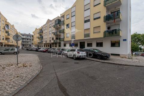 T3, 2 varandas soalheira, suite,  arrecadação c janela