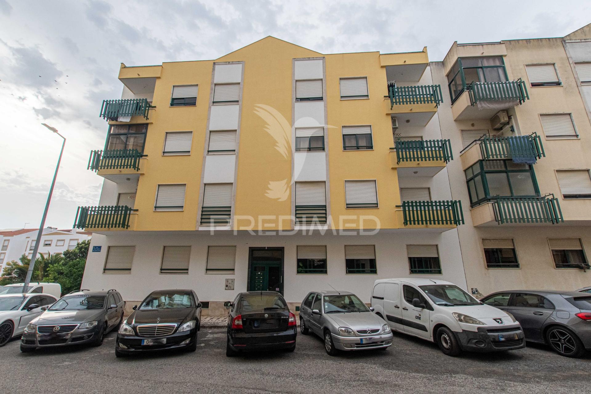 T3, 2 varandas soalheira, suite,  arrecadação c janela