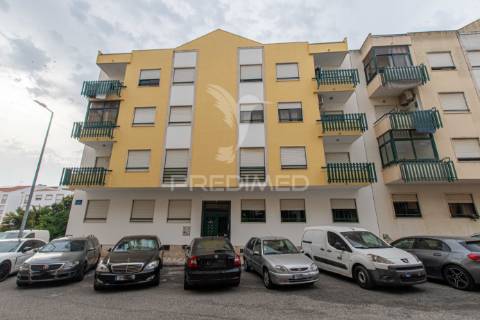 T3, 2 varandas soalheira, suite,  arrecadação c janela
