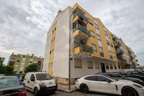T3, 2 varandas soalheira, suite,  arrecadação c janela