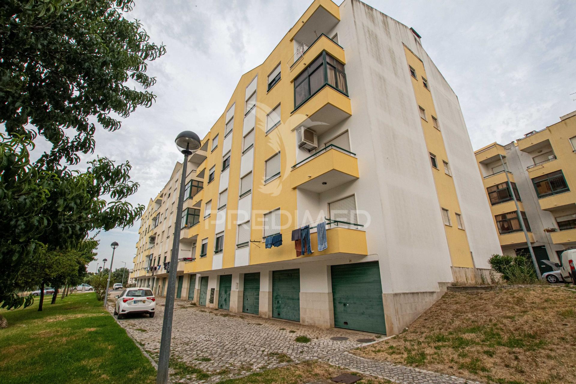 T3, 2 varandas soalheira, suite,  arrecadação c janela