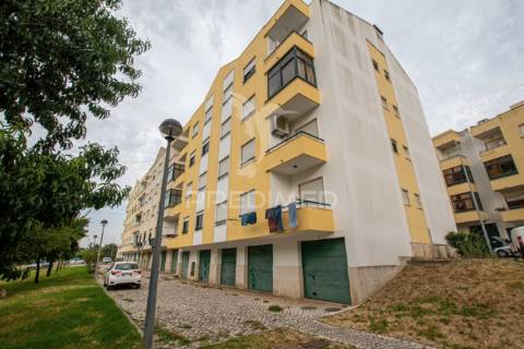 T3, 2 varandas soalheira, suite,  arrecadação c janela