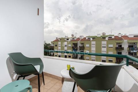 T3, 2 varandas soalheira, suite,  arrecadação c janela