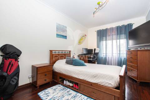 T3, 2 varandas soalheira, suite,  arrecadação c janela