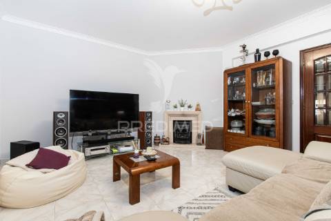 T3, 2 varandas soalheira, suite,  arrecadação c janela