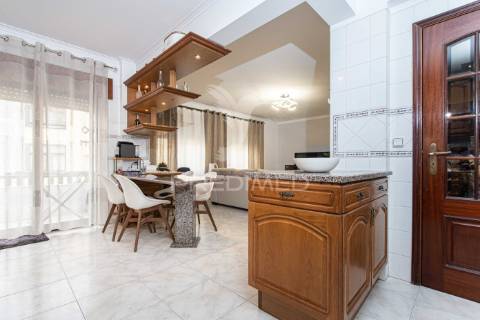 T3, 2 varandas soalheira, suite,  arrecadação c janela