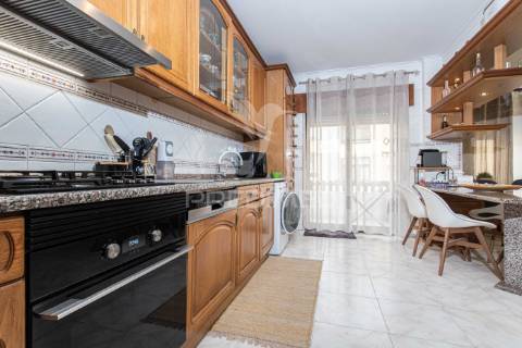 T3, 2 varandas soalheira, suite,  arrecadação c janela