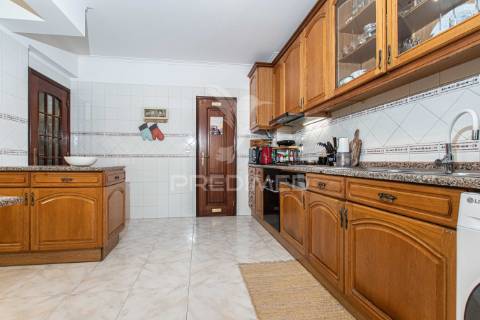 T3, 2 varandas soalheira, suite,  arrecadação c janela