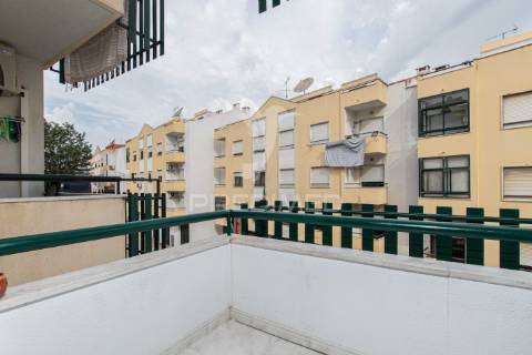T3, 2 varandas soalheira, suite,  arrecadação c janela