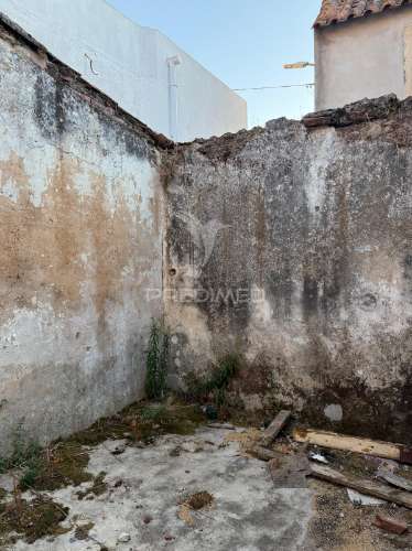 Moradia t1 para recuperar em abrigada (alenquer)
