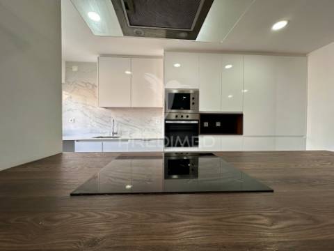 Apartamento t3 remodelado na fonte do lavra