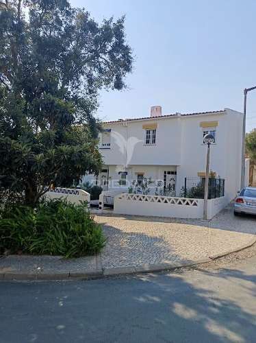 Moradia t4 geminada com quintal | odemira