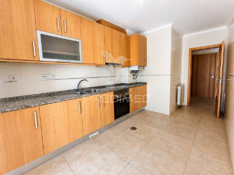 Apartamento t2 com terraço privativo de 166 m² | praia da barra