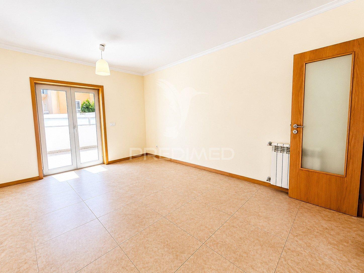 Apartamento t2 com terraço privativo de 166 m² | praia da barra