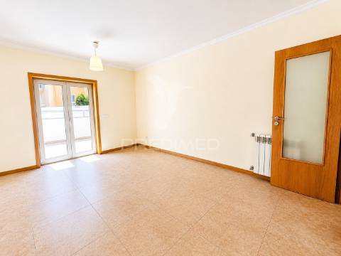Apartamento t2 com terraço privativo de 166 m² | praia da barra