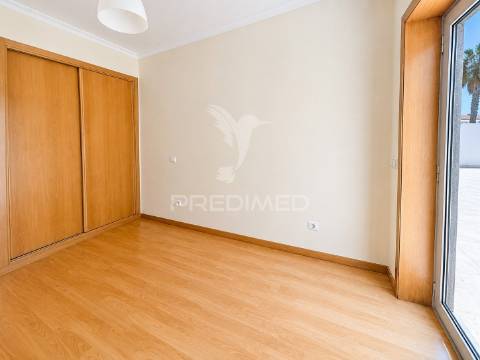 Apartamento t2 com terraço privativo de 166 m² | praia da barra