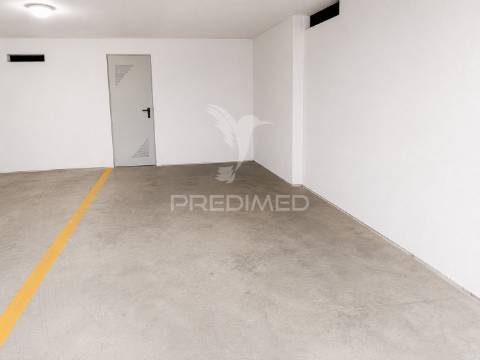 Apartamento t2 com terraço privativo de 166 m² | praia da barra