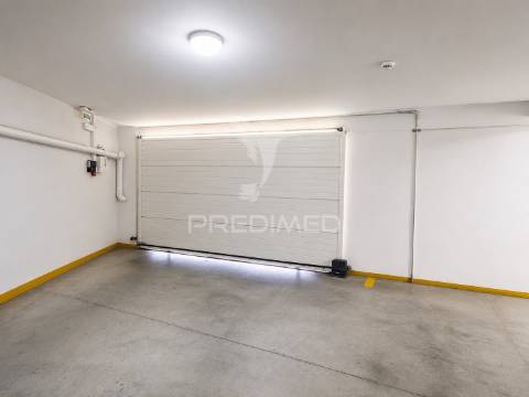 Apartamento t2 com terraço privativo de 166 m² | praia da barra