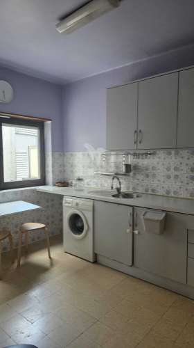 Apartamento t2 para arrendamento – centro histórico de alcobaça