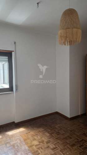 Apartamento t2 para arrendamento – centro histórico de alcobaça