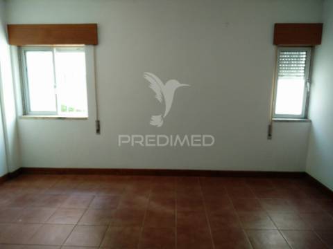 Apartamento t1 no carregado