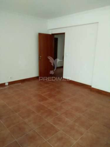 Apartamento t1 no carregado