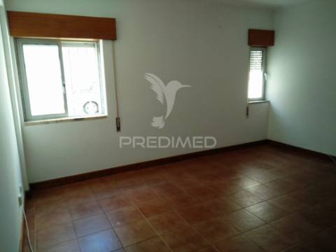 Apartamento t1 no carregado