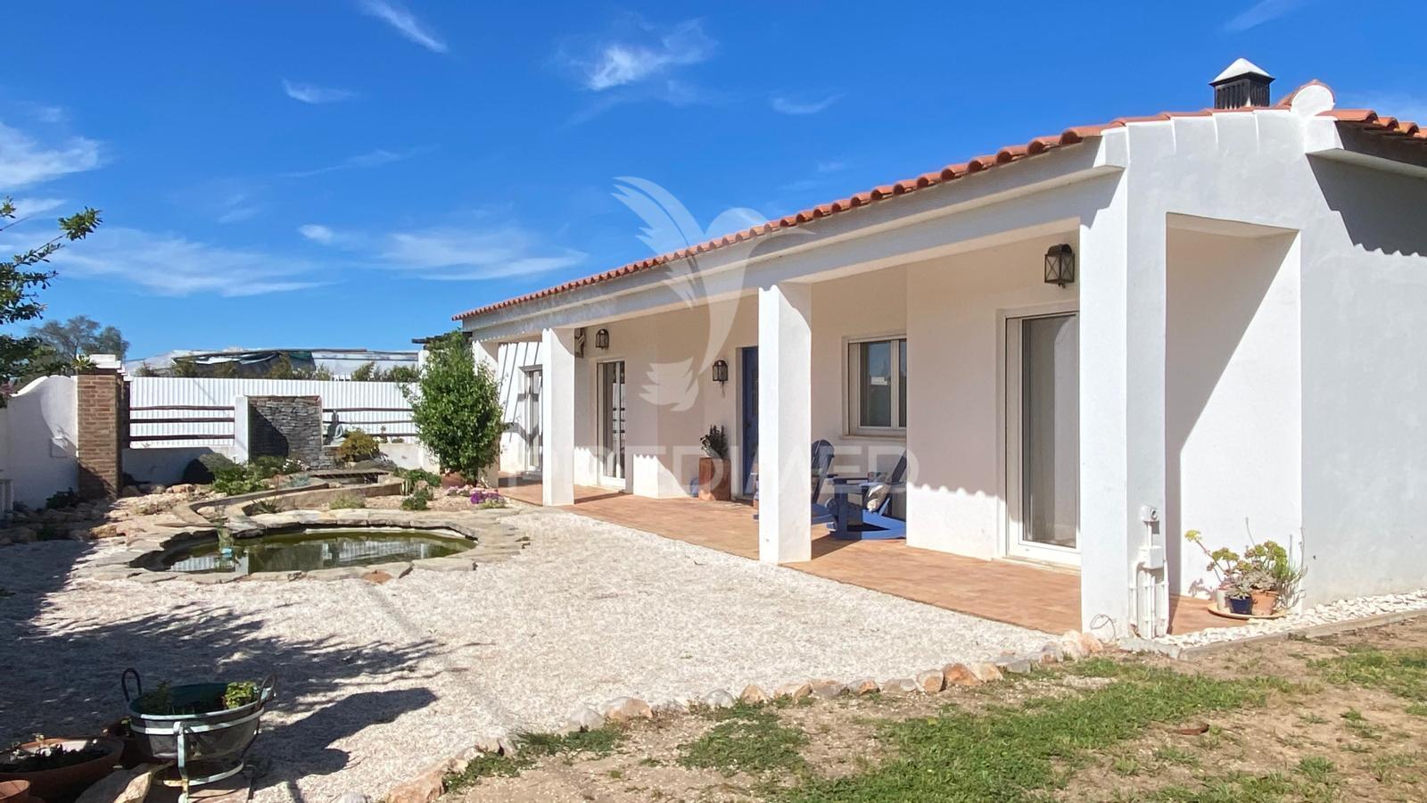 Espetacular quintinha térrea com piscina e lago ornamental –prox a lagoa, algarve