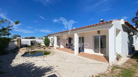 Espetacular quintinha térrea com piscina e lago ornamental –prox a lagoa, algarve