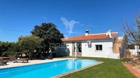 Espetacular quintinha térrea com piscina e lago ornamental –prox a lagoa, algarve